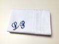 Pánska vreckovka s vyšívaným monogramom