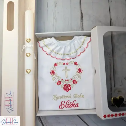 Košieľka na krst červená zlatá a sviečka na krst zlaté srdiečka