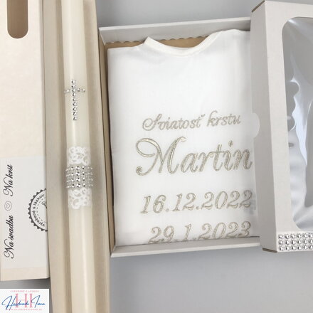 Košieľka na krst k18 + sviečka na krst strieborný krížik farba výšivky podľa výberu