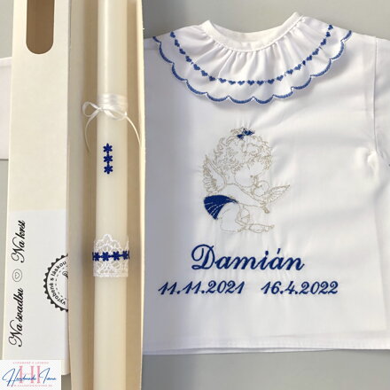 K34 - Košieľka na krst tmavomodrá so striebornou a sviečka na krst tmavomodré kvietky