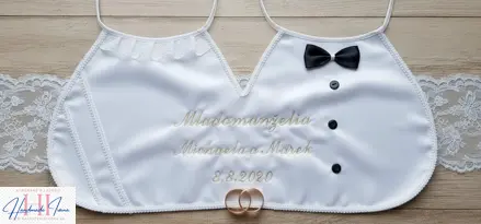 Dvojitý svadobný podbradník Mladomanželia