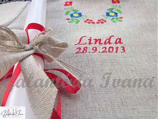 Sviečka na krst Handmade Ivana s ľanovou a červenou mašličkou