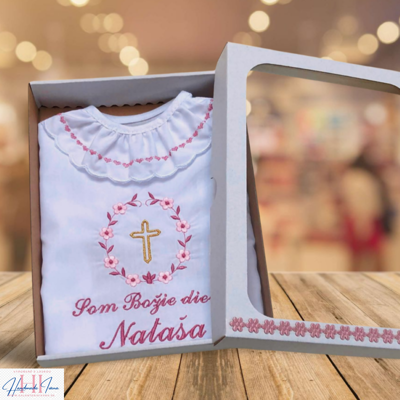 Vyšívaná košieľka na krst dve ružové so zlatou