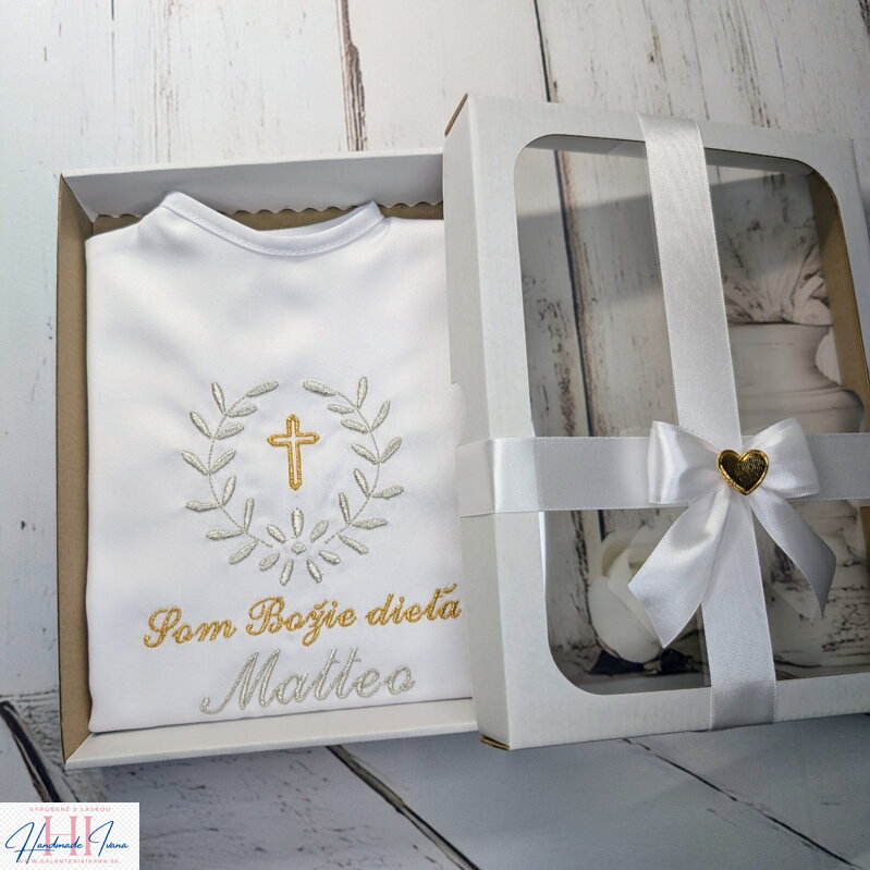 Košieľka na krst so zlatá strieborná s krížikom v krabičke s mašľou