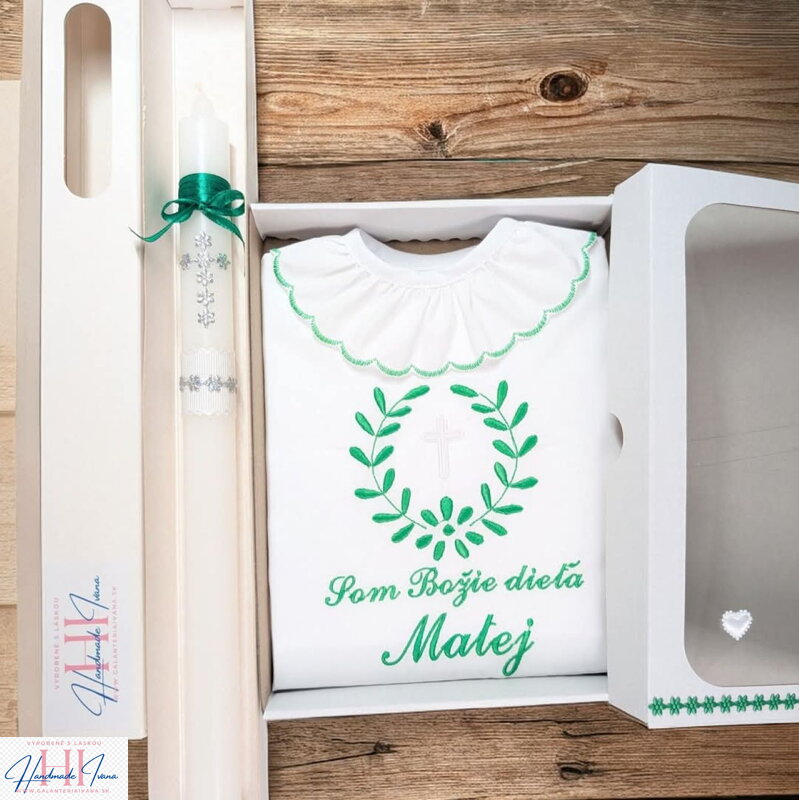 Košieľka na krst k10 zelená + sviečka na krst strieborný krížik so zelenou stužkou