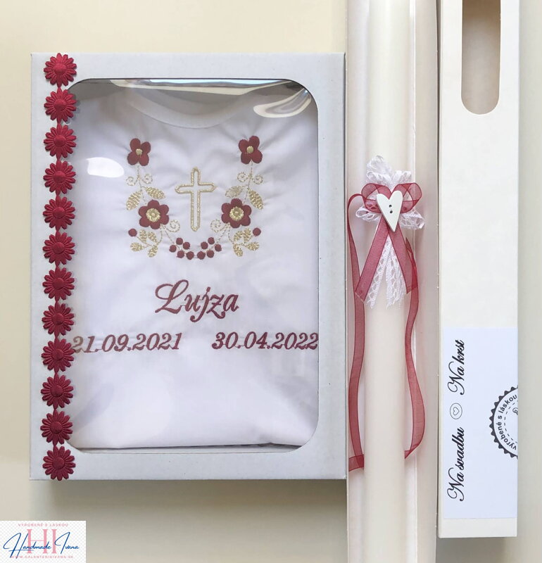 K14 - košieľka na krst bordová zlatá a sviečka na krst biele srdiečko bordová mašlička