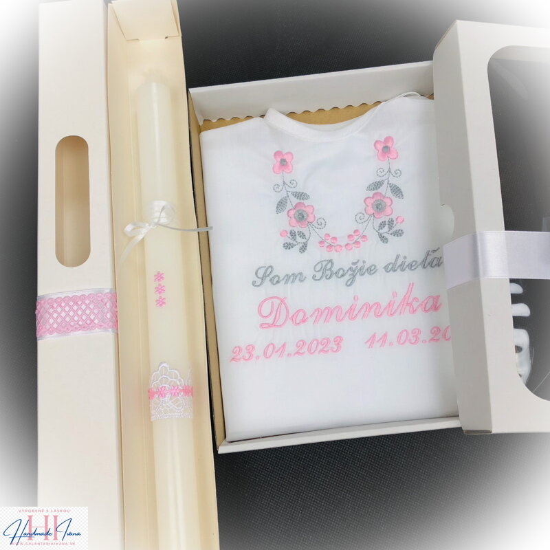 Košieľka na krst k14 ružová šedá + Sviečka na krst ružové kvietky zdobená krabička
