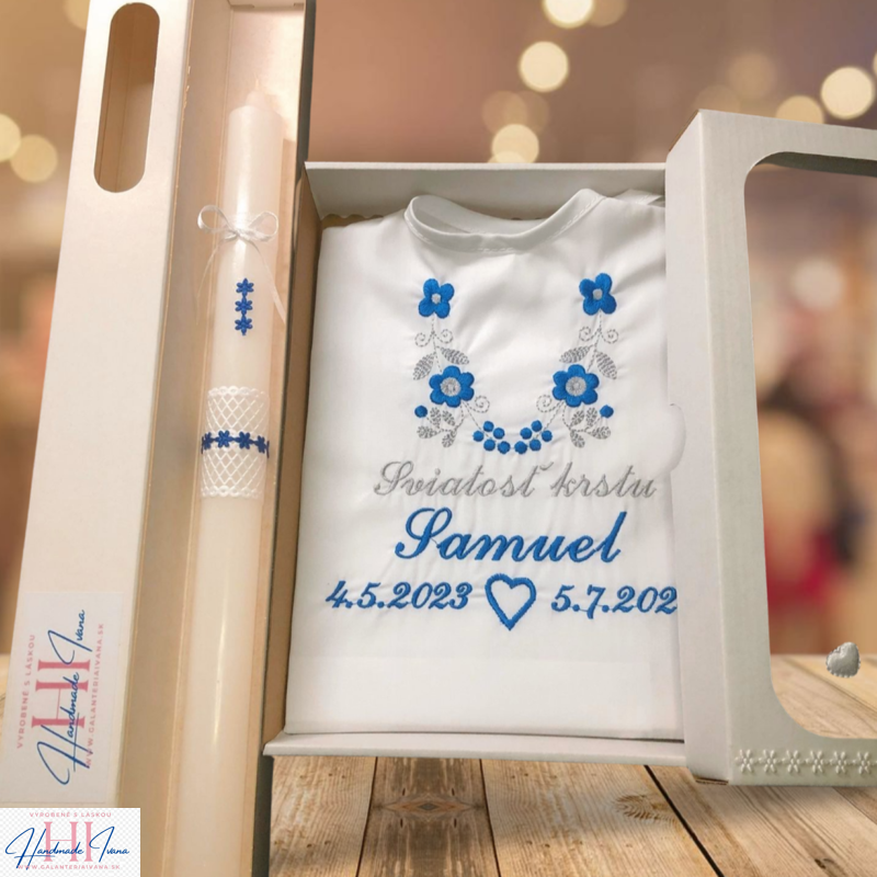 K14 - košieľka na krst tmavomodrá so šedou a sviečka na krst tmavomodré kvietky