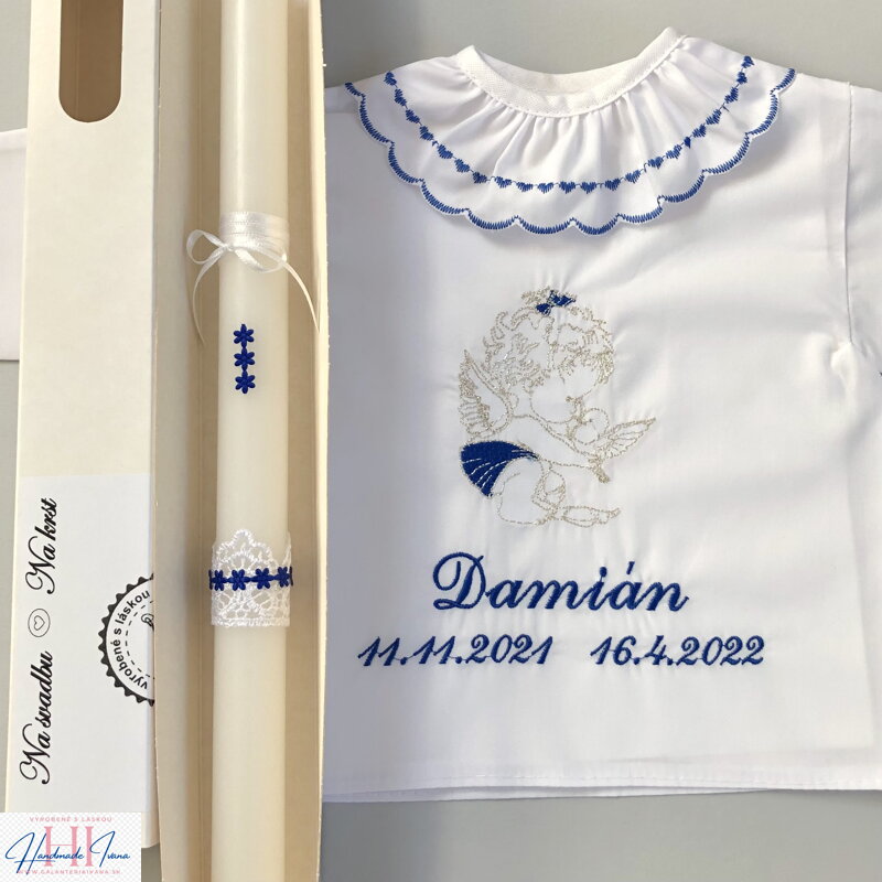 K34 - Košieľka na krst tmavomodrá so striebornou a sviečka na krst tmavomodré kvietky