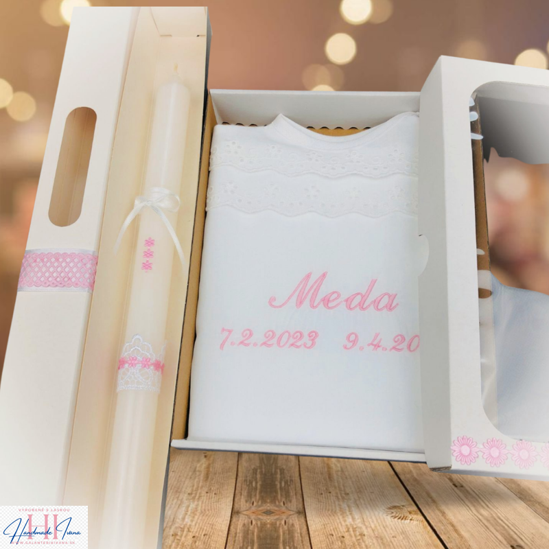 Košieľka na krst k39 farba podľa výberu + Sviečka na krst kvietky