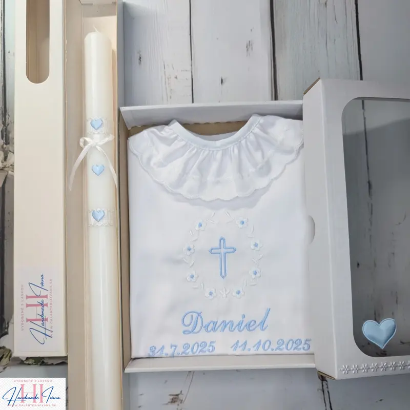 Sada na krst svetlomodrá biela s kvietkami a krížikom 