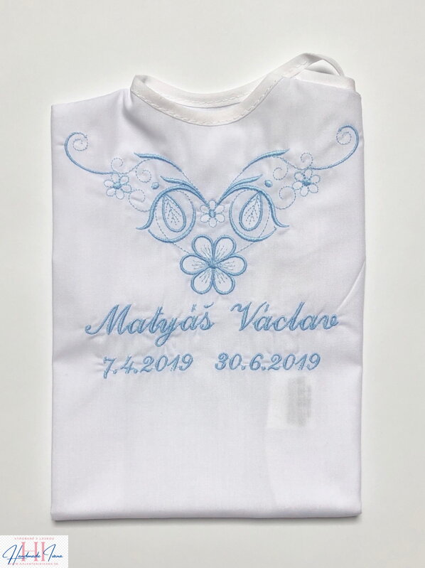 K07 - košieľka na krst modrá výšivka