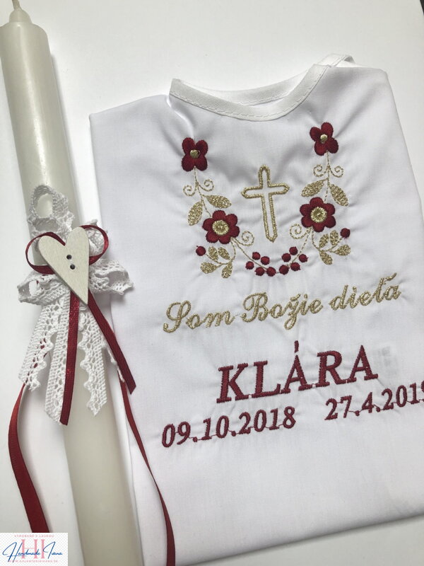 K14 - košieľka na krst bordovo-zlatá s krížikom  veľké písmo + Sviečka na krst biela čipka a srdiečko s bordovou mašličkou