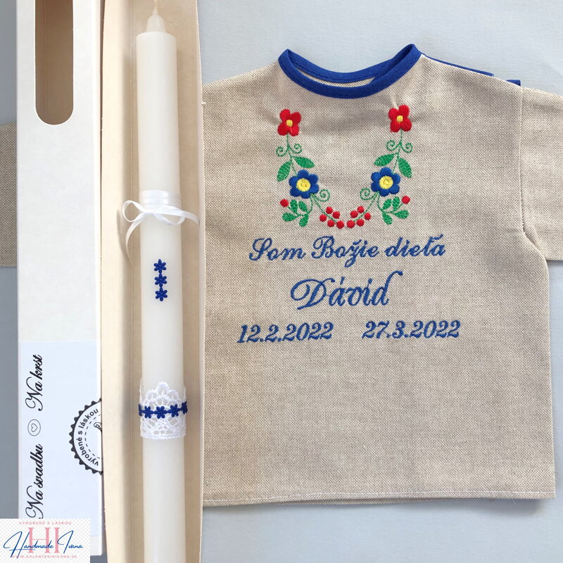 K15 - košieľka na krst ľanová + Sviečka na krst tmavomodré kvietky