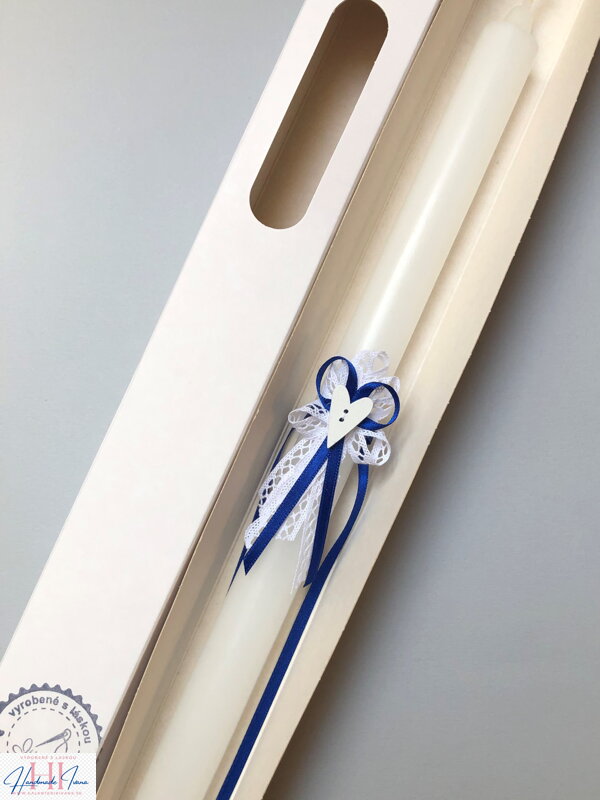 Sviečka Handmade Ivana biela čipka-biele srdiečko-tmavomodrá mašlička