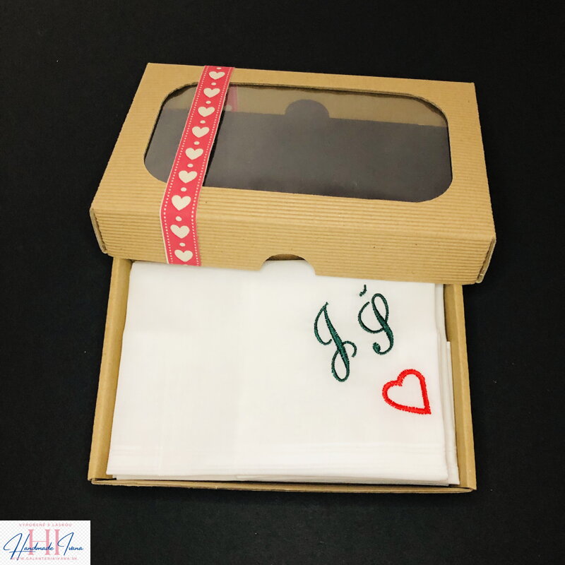 Pánska vreckovka - vyšívaný monogram + srdiečko v darčekovom balení