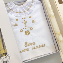 K05 - košieľka na krst biela so zlatou v darčekovom balení a sviečka na krst s33 biela