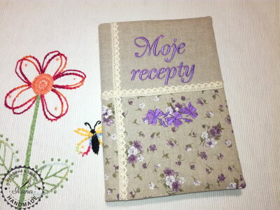 Z13 - vyšívaný obal na zápisník Moje recepty vo fialovej