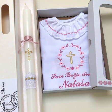 K01 - košieľka na krst dve ružové so zlatou v darčekovom balení a sviečka na krst zlatý krížik
