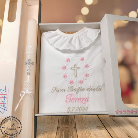 Košieľka na krst k01 ružová strieborná + Sviečka na krst strieborný krížik