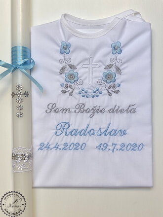Košieľka na krst k14 modro-šedá výšivka + Sviečka na krst strieborný krížik s modrou stuhou
