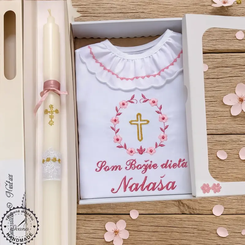 K01 - košieľka na krst dve ružové so zlatou a sviečka na krst zlatý krížik K01 - košieľka na krst dve ružové so zlatou a sviečka na krst zlatý krížik