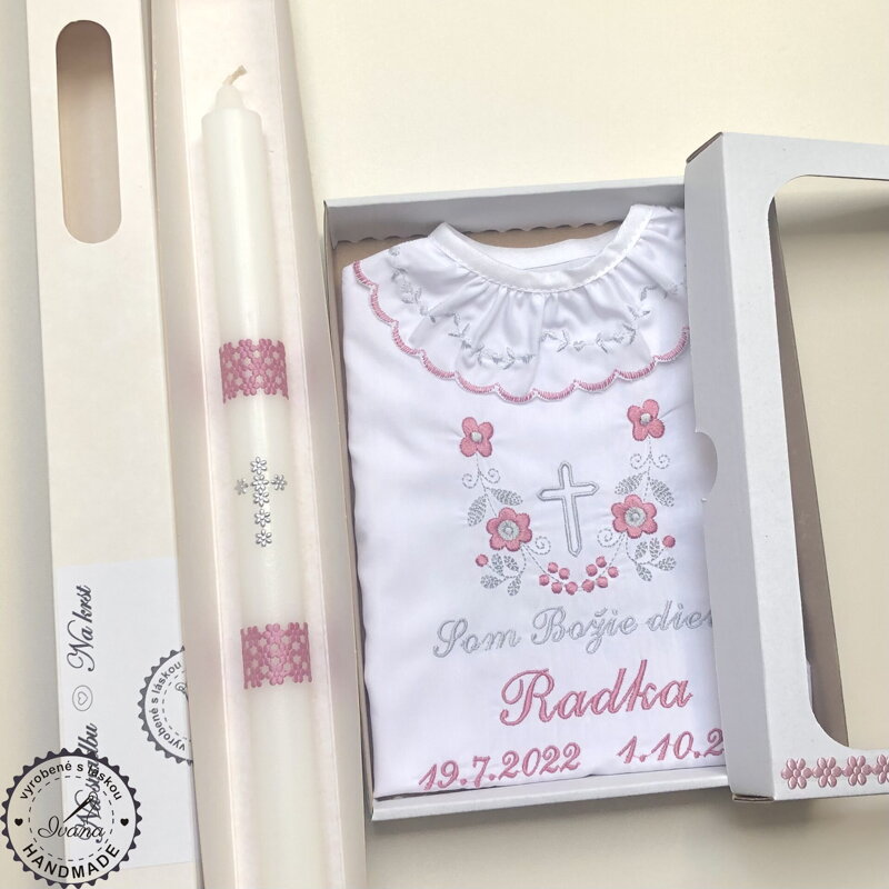 K14 - košieľka na krst staroružová šedá a sviečka na krst s krížikom K14 - košieľka na krst staroružová šedá a sviečka na krst s krížikom
