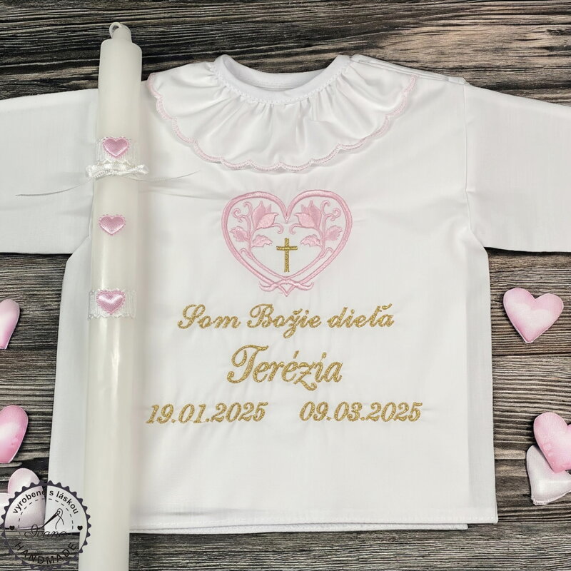 Košieľka na krst k42 ružová zlatá + Sviečka na krst ružové srdiečka Košieľka na krst k42 ružová zlatá + Sviečka na krst ružové srdiečka
